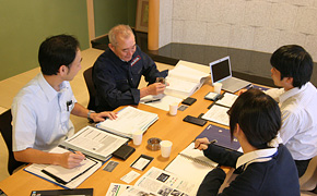 Having meetings in a Japanese-style room help us listen to the requests and intentions of our customers carefully.